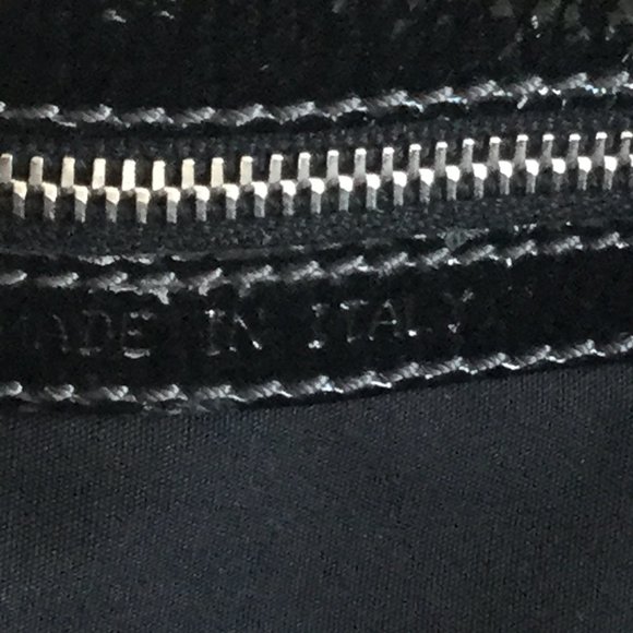 Tod's Ladies Shoulder Bag - Picture 9 of 11